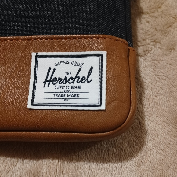 Herschel Heritage Sleeve for iPad Mini Black/Tan - Picture 3 of 4